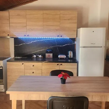 Cheap & Good By Topo Hostel