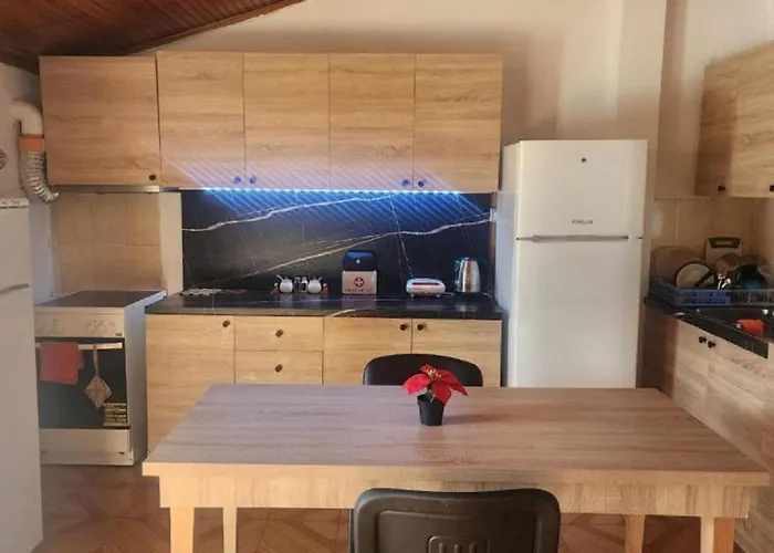 Cheap & Good By Topo Hostel